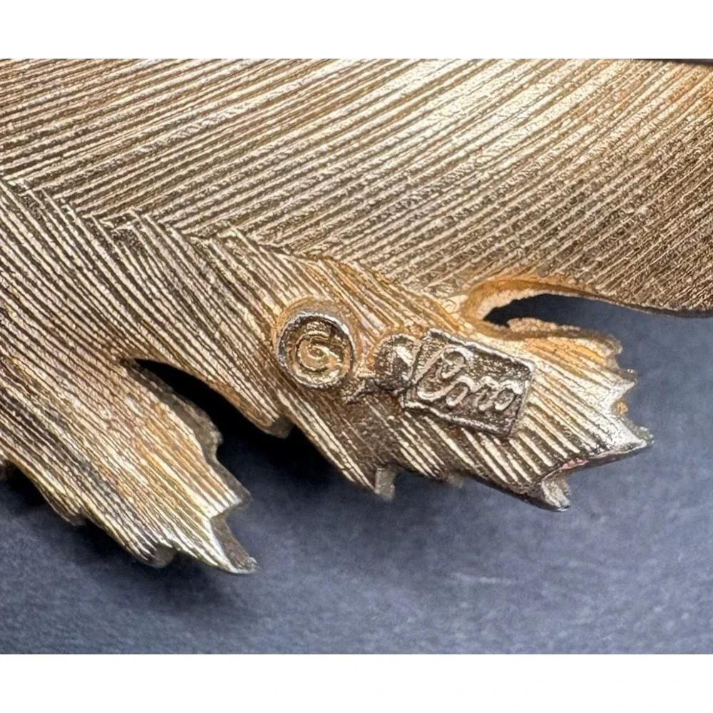 Vintage Coro Pegasus Curled Leaf Textured Gold Tone Brooch 3